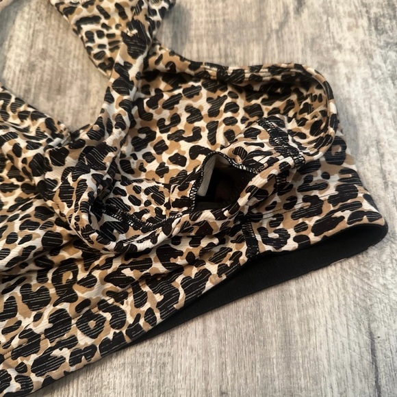 Outdoor Voices SweatTech Crop/Sports Bra size Small - Picture 5 of 6